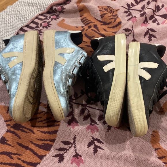 Veja 2 pairs, Black Leather & Blue Metallic Sneakers Size 8 - Picture 4 of 9